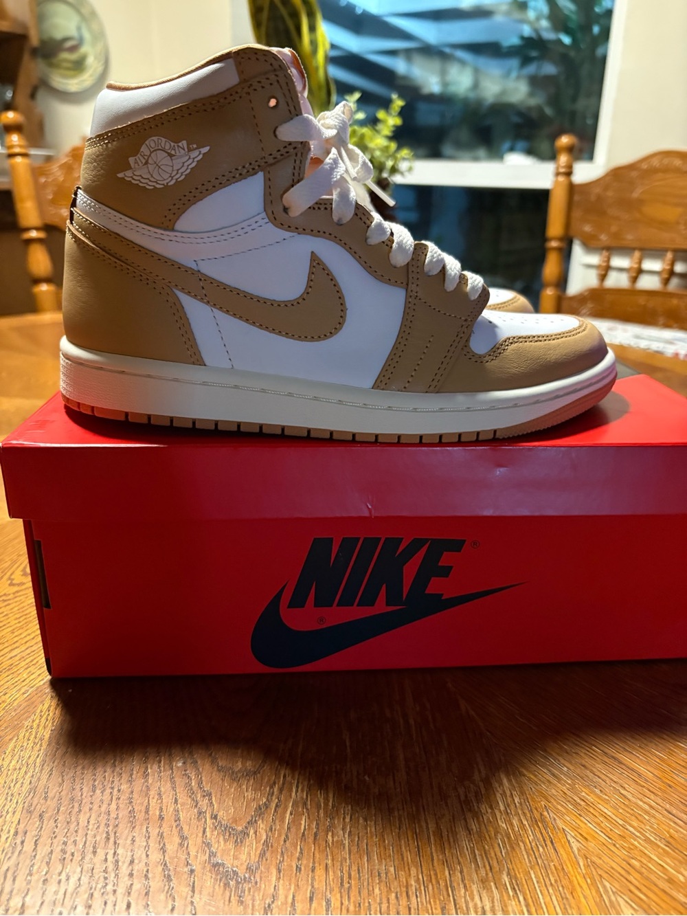 Nike Air Jordan 1 Mid - White & Tan